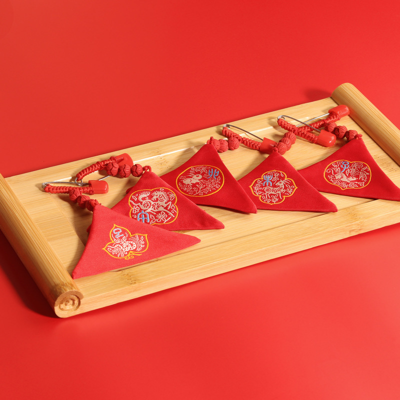 Twelve Zodiac pin triangle Rune bag Tiger year infant fetal hair amulet sachet sachet wholesale Twelve Zodiac pin triangle Rune bag Tiger year infant fetal hair amulet sachet sachet wholesale