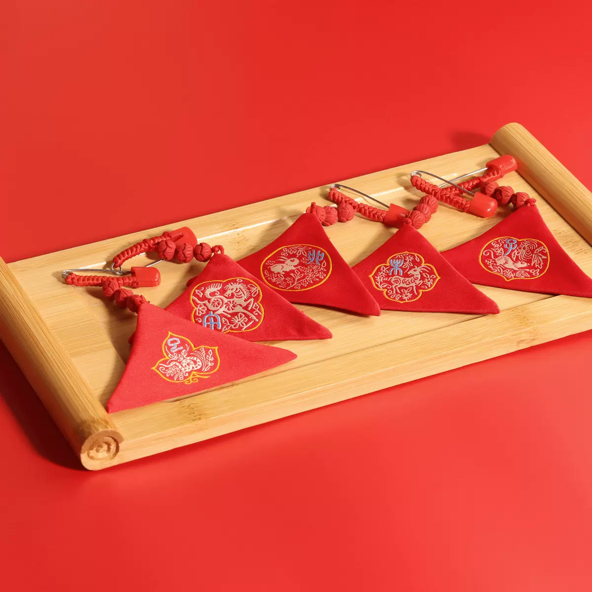 十二生肖 别针式三角形符袋虎年婴幼儿胎发护身符 香囊香包批发