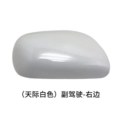 Suitable for Toyota Yaris Reversing Rear mirror/rearview mirror assembly - the-sky-on-the-right-side-of-the-co-pilot-is-white