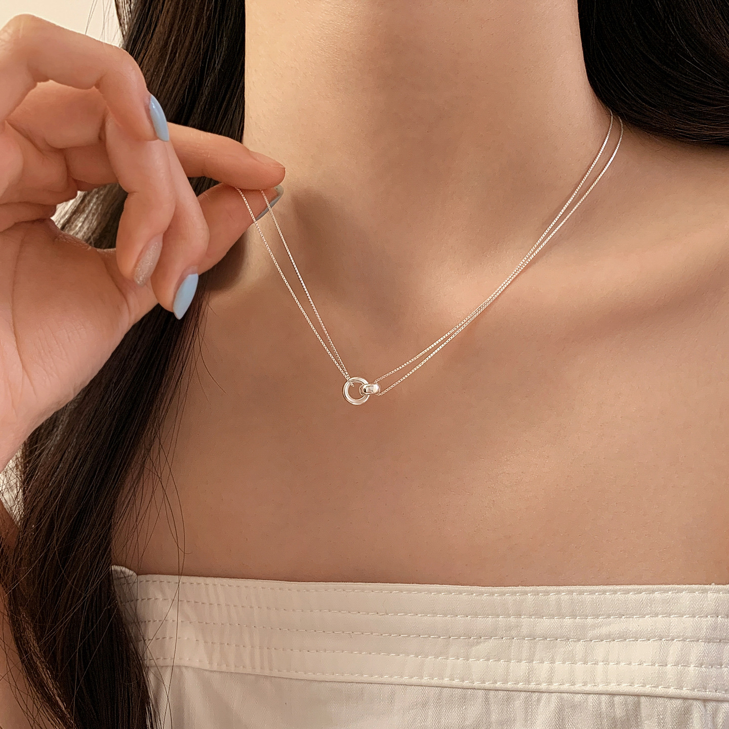 Double Ring Necklace Interlocking Light Luxury Choker 2025 New Popular High-End Clavicle Chain Niche Versatile for Women