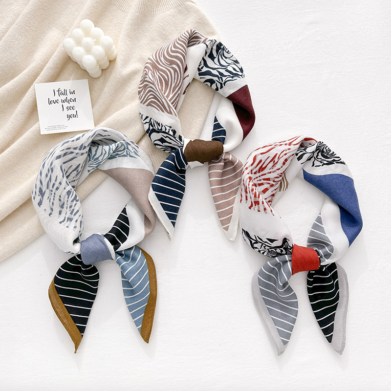 Japón y Corea del Sur de alto valor facial línea de moda extranjera flor impresión bufandas de moda femenina bufandas de moda profesional herringbone bufandas