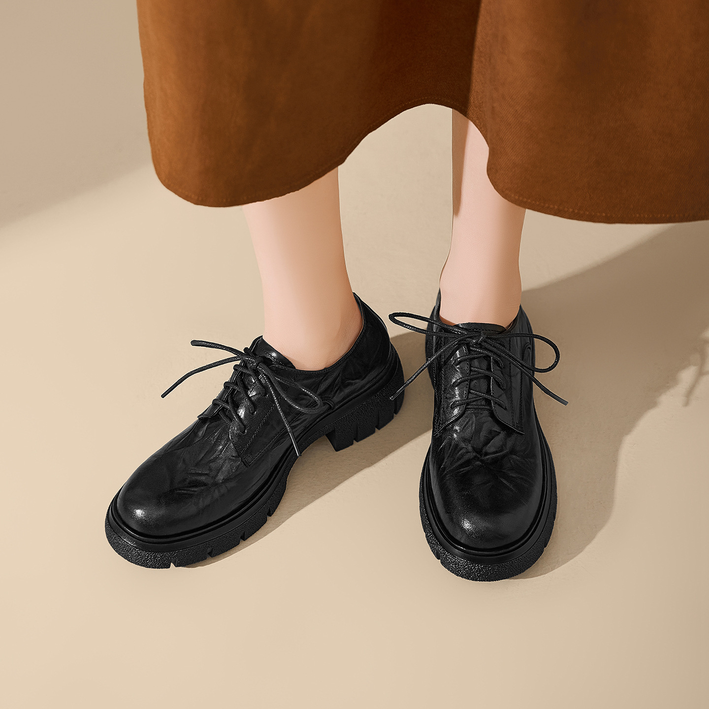 Giày nữ đế xuồng platform da bò đánh bóng phong cách vintage, gót 4 cm — màu nâu