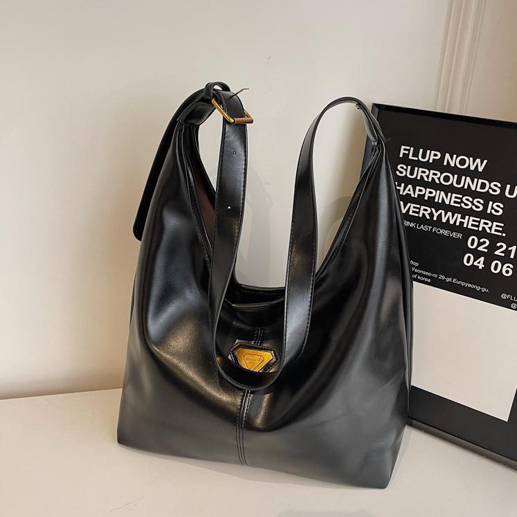Bolsa de cuero suave universal de gran capacidad para mujeres 2024 nuevo bolso de hombro axilar simple de viaje universal bolsa de mano