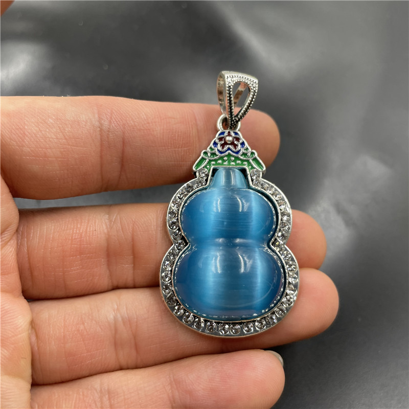 伟德国际杨幂腰间神秘小葫芦挂件曝光背后竟藏深情故事