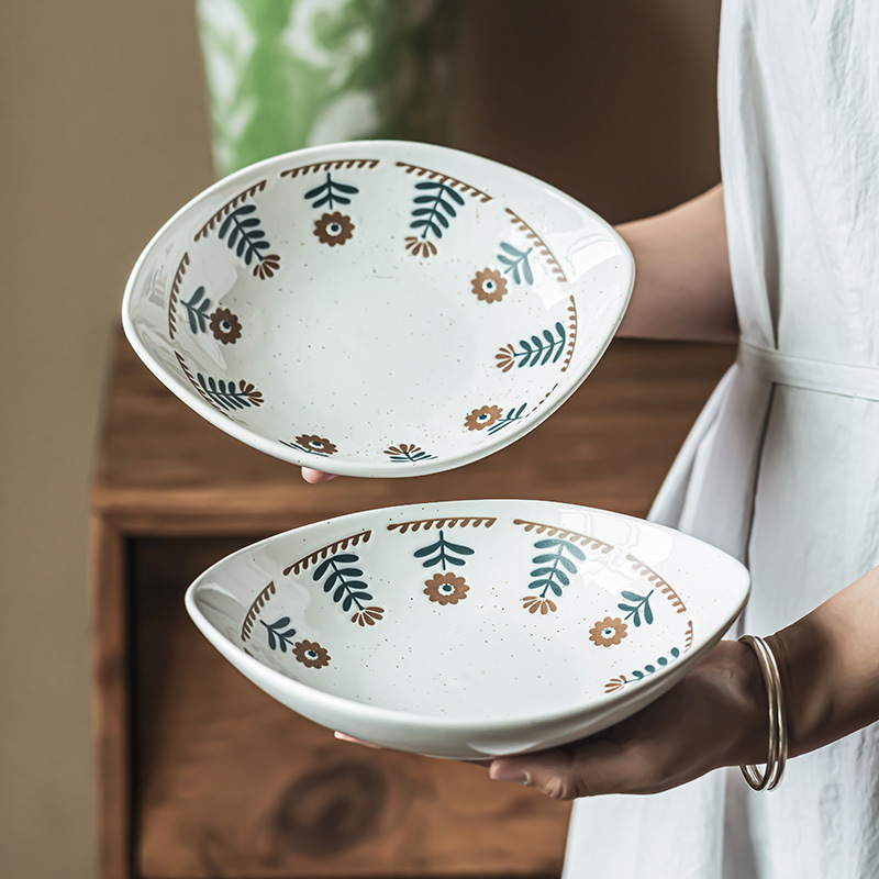 Plato de cerámica pintado a mano japonés creatividad de flores rojas plato de platos de platos caseros plato de platos de ensalada de fruta