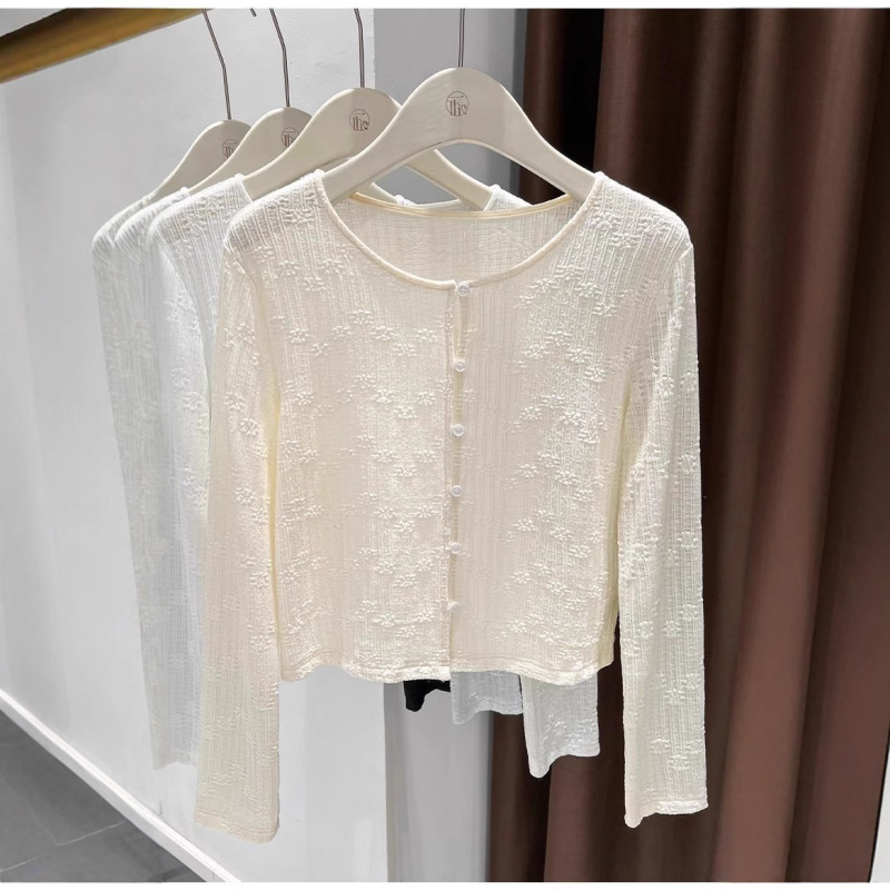 日焼け止めのジャカードのサスペンダーのスカートのカーディガンの外で夏の長袖の女性の薄い砂浜のショールを掛けて旗を合わせます。|undefined