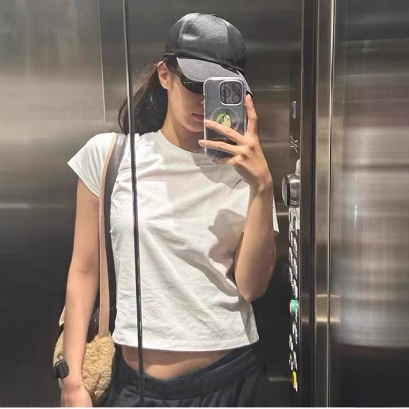 Jennie and Kendall Jenner's Same Style White Regular Shoulder Round Neck Short Sleeve T-Shirt for Women, New Casual Short Top for Summer 2025