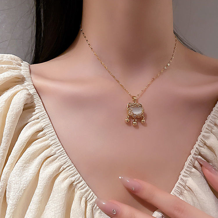 Colgante de cobre Xiangyun Ruyi collar de bloqueo de seguridad femenino TikTok mismo estilo Luz de lujo nicho Cadena de clavícula Internet celebridad regalo de cumpleaños
