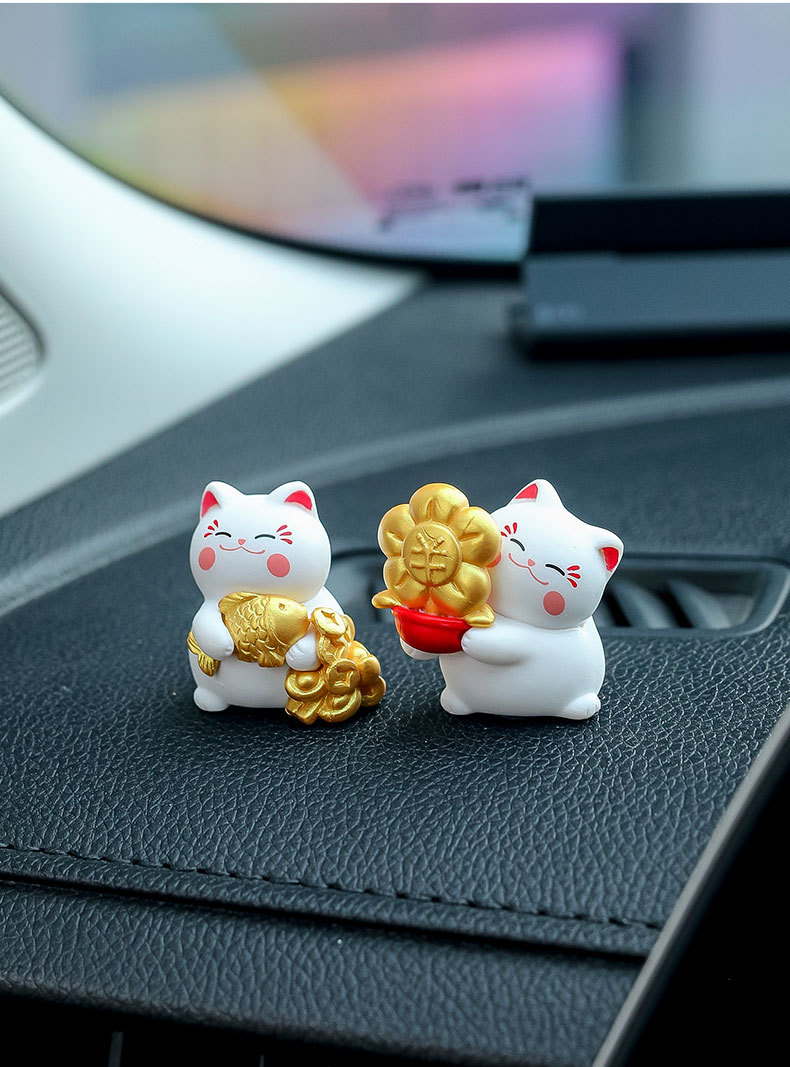 Mini cute kitten car center console screen decorations cartoon lucky cat car ornaments Internet red car accessories