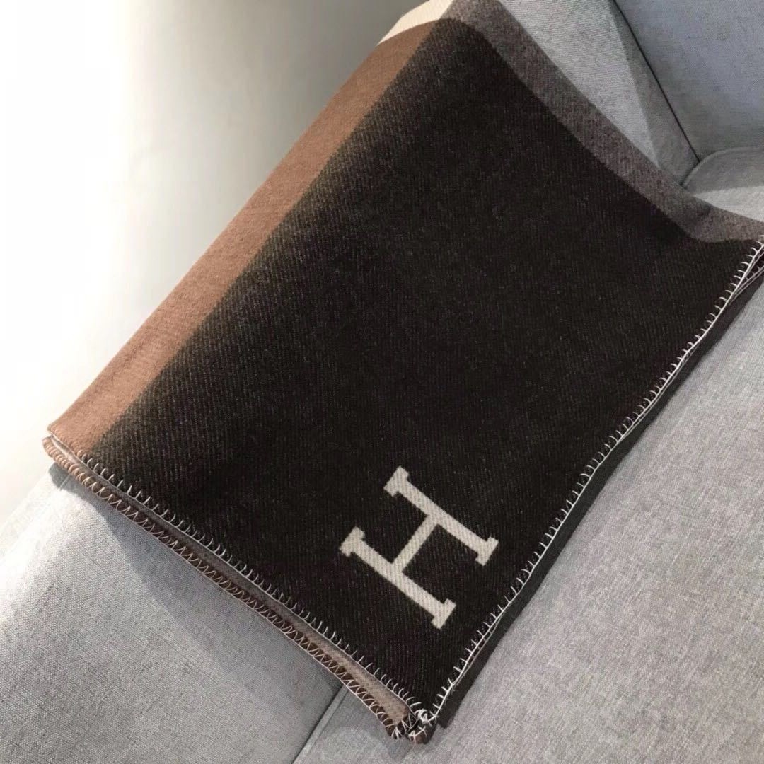 Sofa blanket Air blanket letter Jacquard weave Blanket Double jacquard Cashmere blanket Curling household Geometry