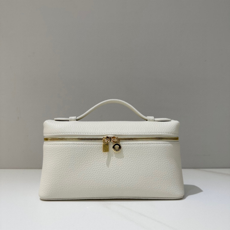 White gold buckle without label [gold hardware]]