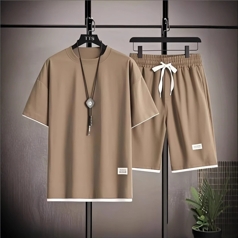 Ensemble de détente pour homme à texture gaufrée : t-shirt à manches courtes et short de sport, tenue d'été légère en polyester pour un look décontracté et sportif._voghion.com