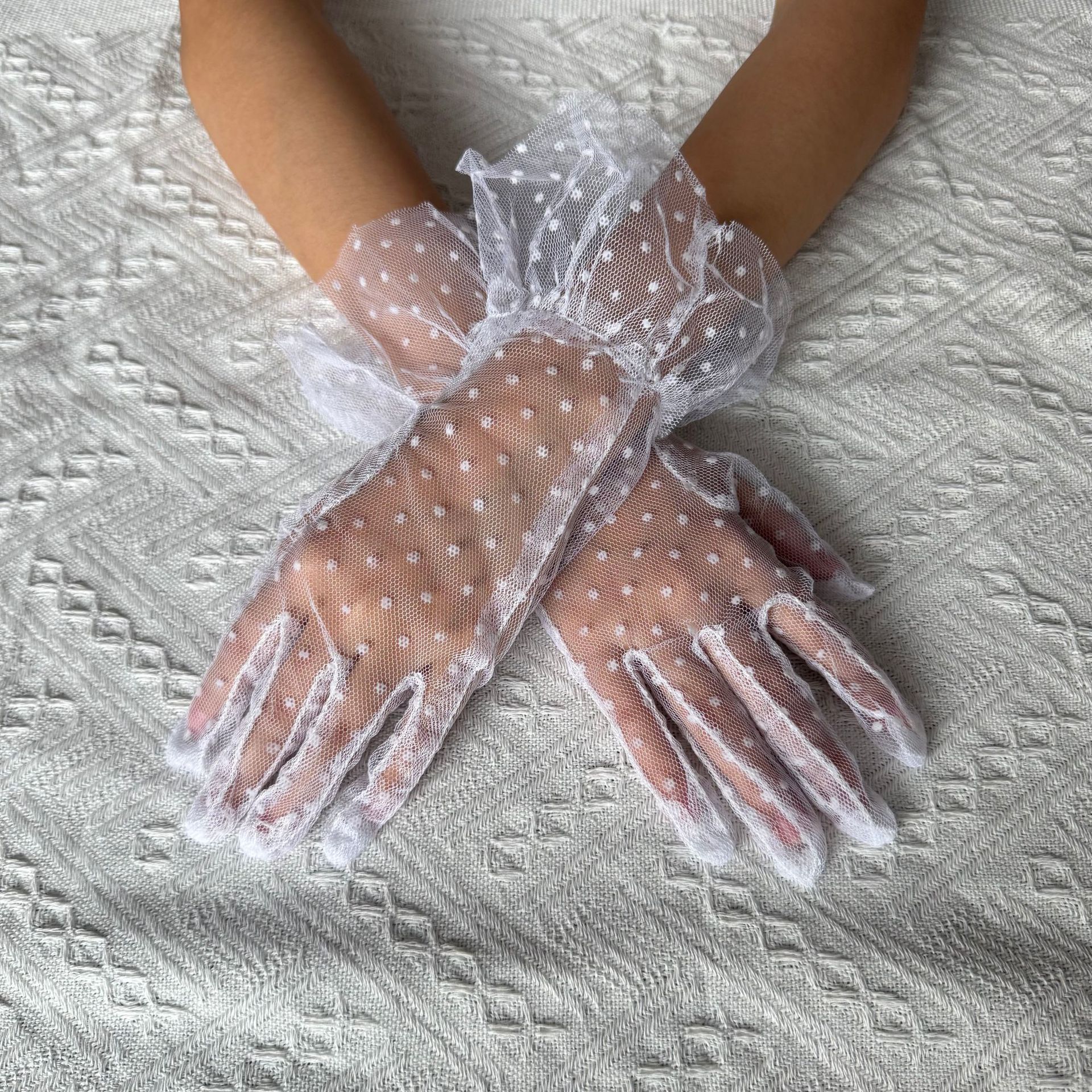 Sexy Polka Dot Short Lace Trim Breathable Sun Protection Gloves for Women for Cycling, Driving, Wedding, and Manicure, Available for Dropshipping