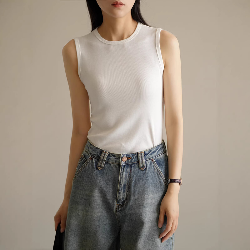 Summer New Ribbed Inner Wear Women's Wide-Shoulder Round-Neck Tank Top, Thin Style That Covers Side Breasts, Slim-Fit Sleeveless T-Shirt, Summer Women's Fashion Summer New Ribbed Inner Wear Women's Wide-Shoulder Round-Neck Tank Top, Thin Style That Covers Side Breasts, Slim-Fit Sleeveless T-Shirt, Summer Women's Fashion