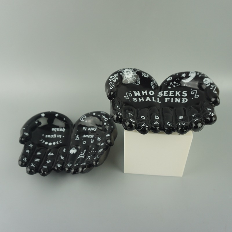 Placa de exhibición de almacenamiento de joyería de Halloween cuidadosamente seleccionada Placa de anillo de joyería de cerámica negra Placa de collar de soporte de joyería de palma de Buda