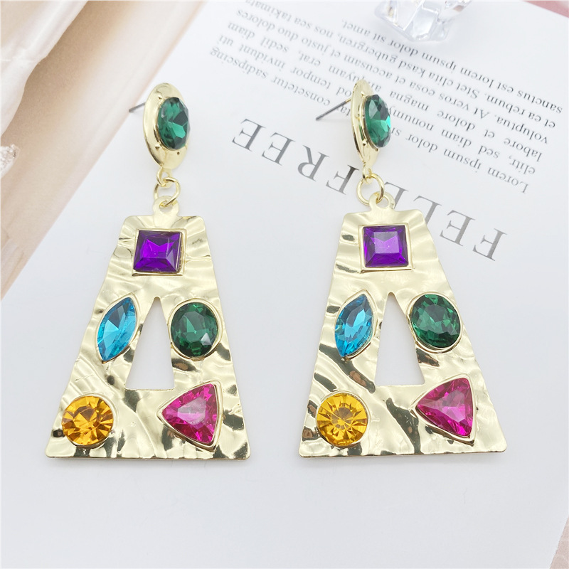 Fashion Geometric Heart-shaped Alloy Rhinestone Earrings display picture 4