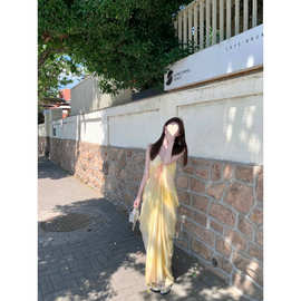 法式女气质海边度假长裙垂坠感黄色晕染印花v领吊带连衣裙女夏