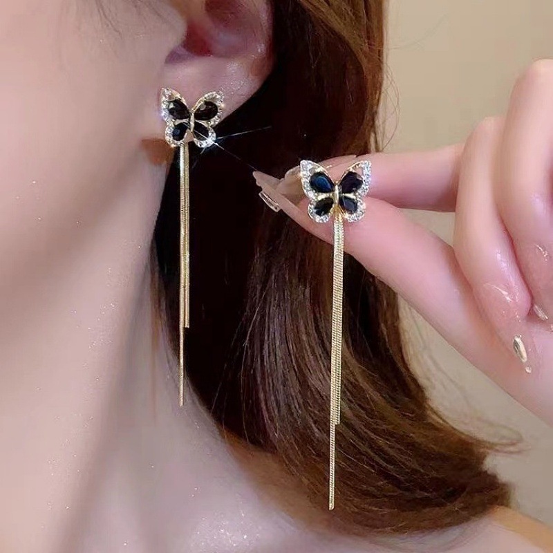Design elegant retro universal earrings
