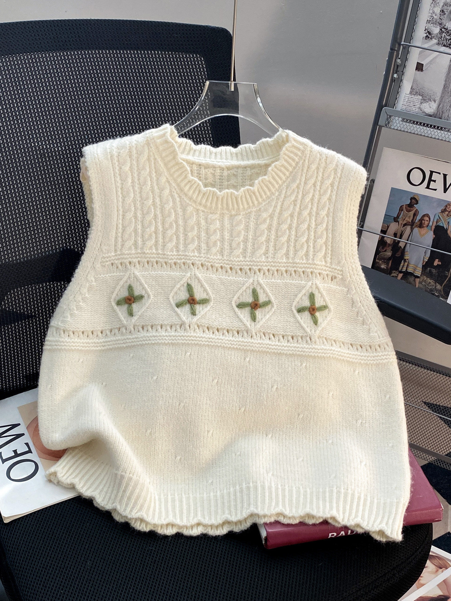 Three dimensional sweater