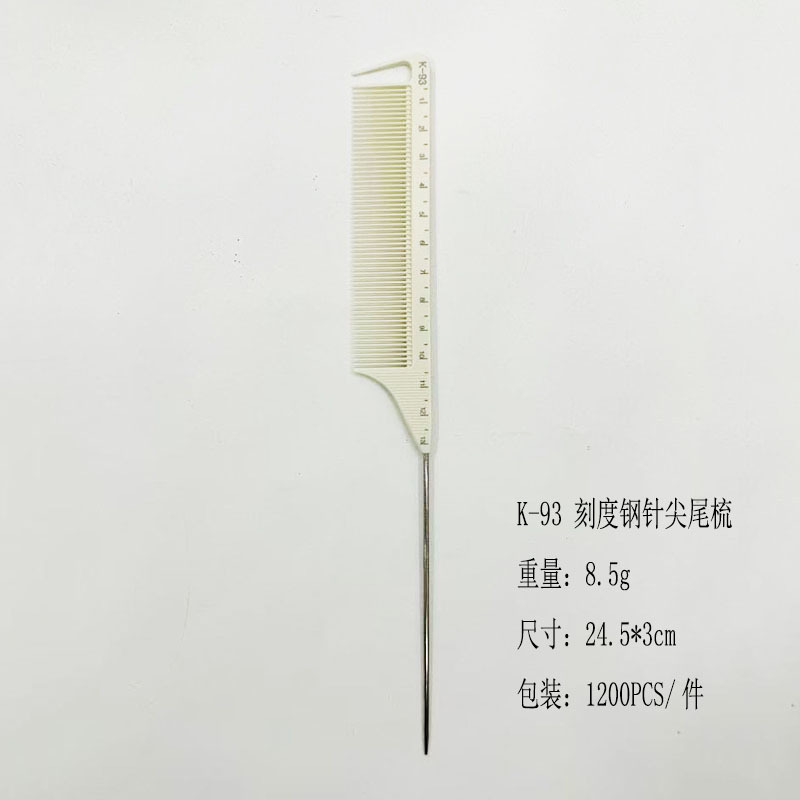 新しい目盛りの櫛の髪のサイズの櫛のスタイリストの専門は髪を切って櫛の女性の髪を櫛します。|undefined