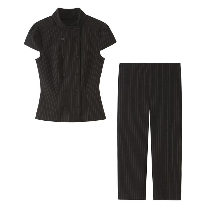 ZR Women's Fashion: European and American Style 2026 Autumn New Collection - Elegant Striped Stand-Collar Top + Striped Capri Pants Set ZR Women's Fashion: European and American Style 2026 Autumn New Collection - Elegant Striped Stand-Collar Top + Striped Capri Pants Set
