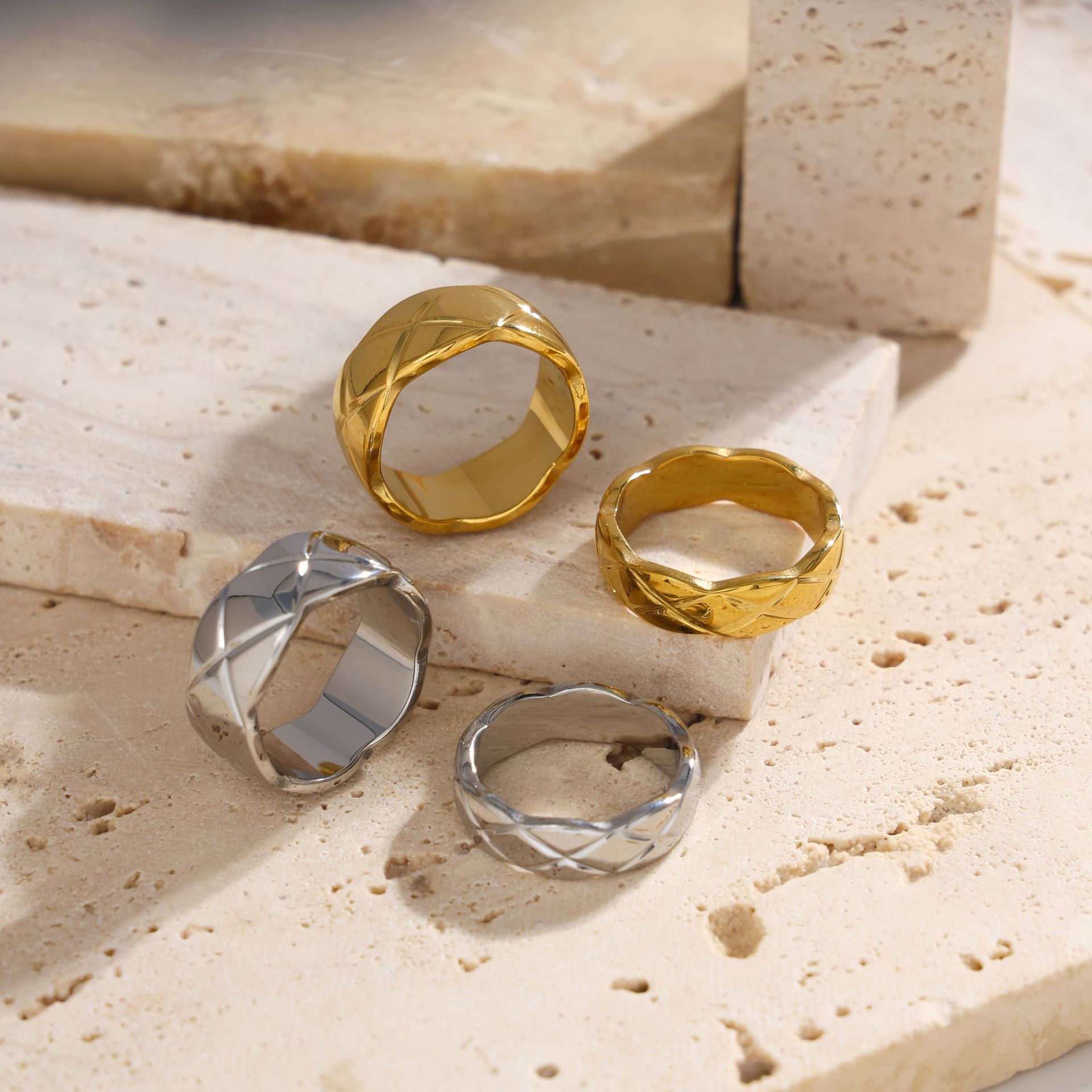 Taena anillo de acero inoxidable europeo y americano diseño de nicho femenino anillo de rombos de acero de titanio no se desvanece joyería de anillo de todo fósforo