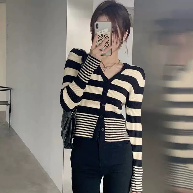 Вязаный кардиган с коротким жакетом в стиле Chanel, осень