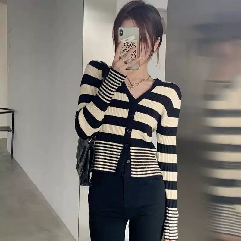 Вязаный кардиган с коротким жакетом в стиле Chanel, осень