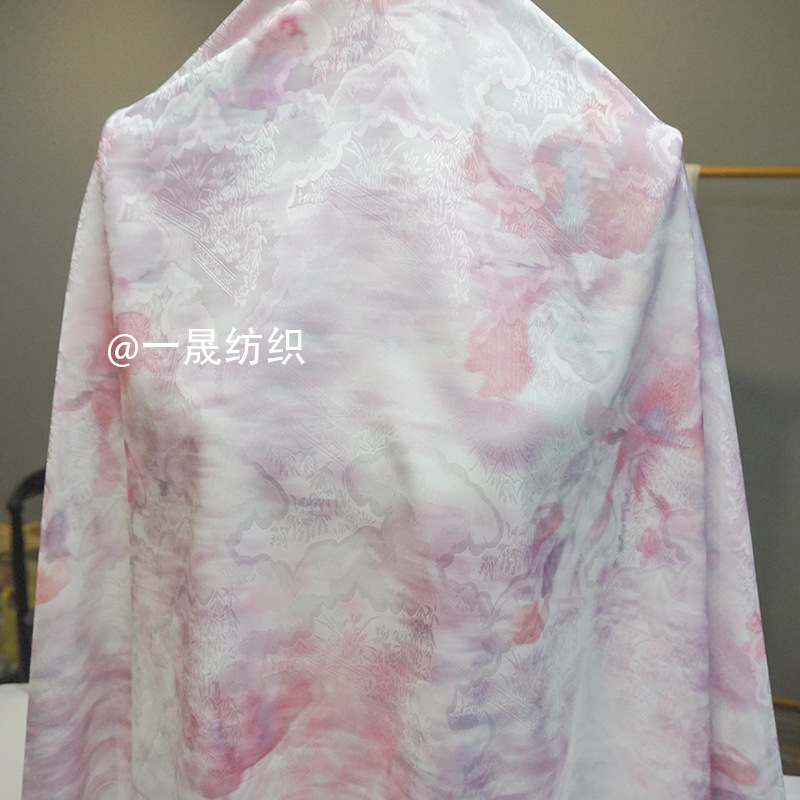 复古晕染祥云提花亮光缎面印花布料古风中国风旗袍马面裙面料批发