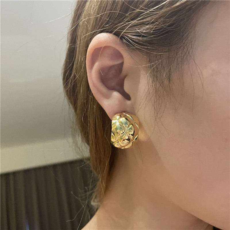 Nihaojewelry Jewelry Wholesale Simple Diamond Pattern C-shaped Geometric Earrings display picture 6