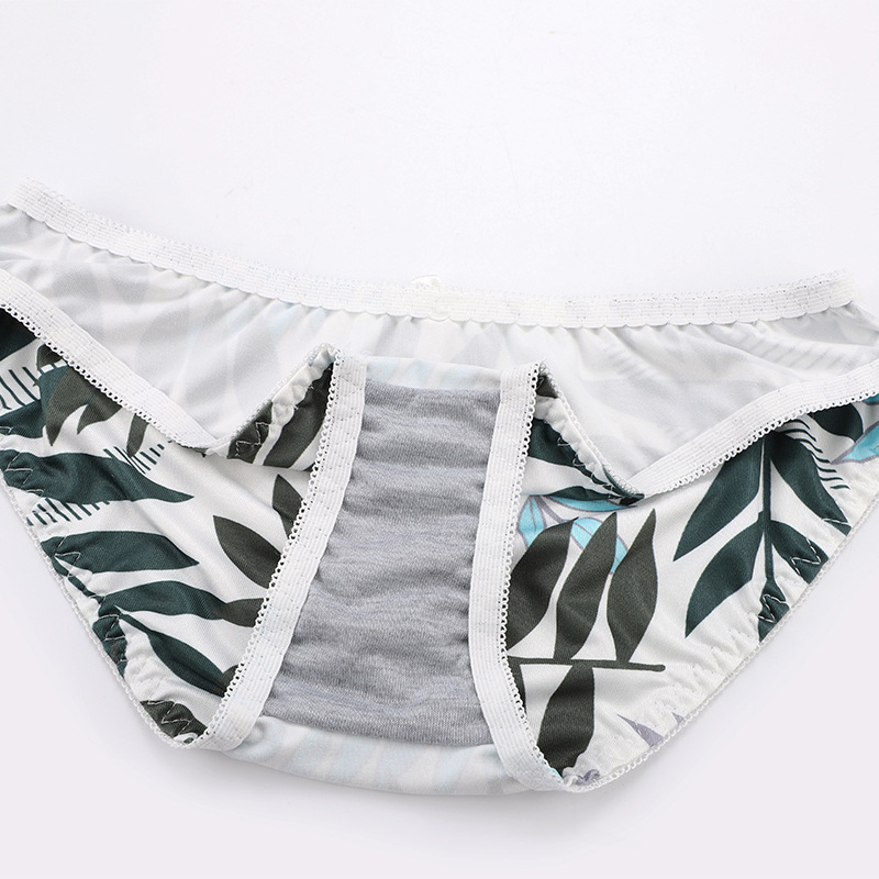 Women's Underwear with Thin Top Thick Bottom to Gather Sexy Girls' Adjustable Collar Bra Set for Autumn and Winter_voghion.com