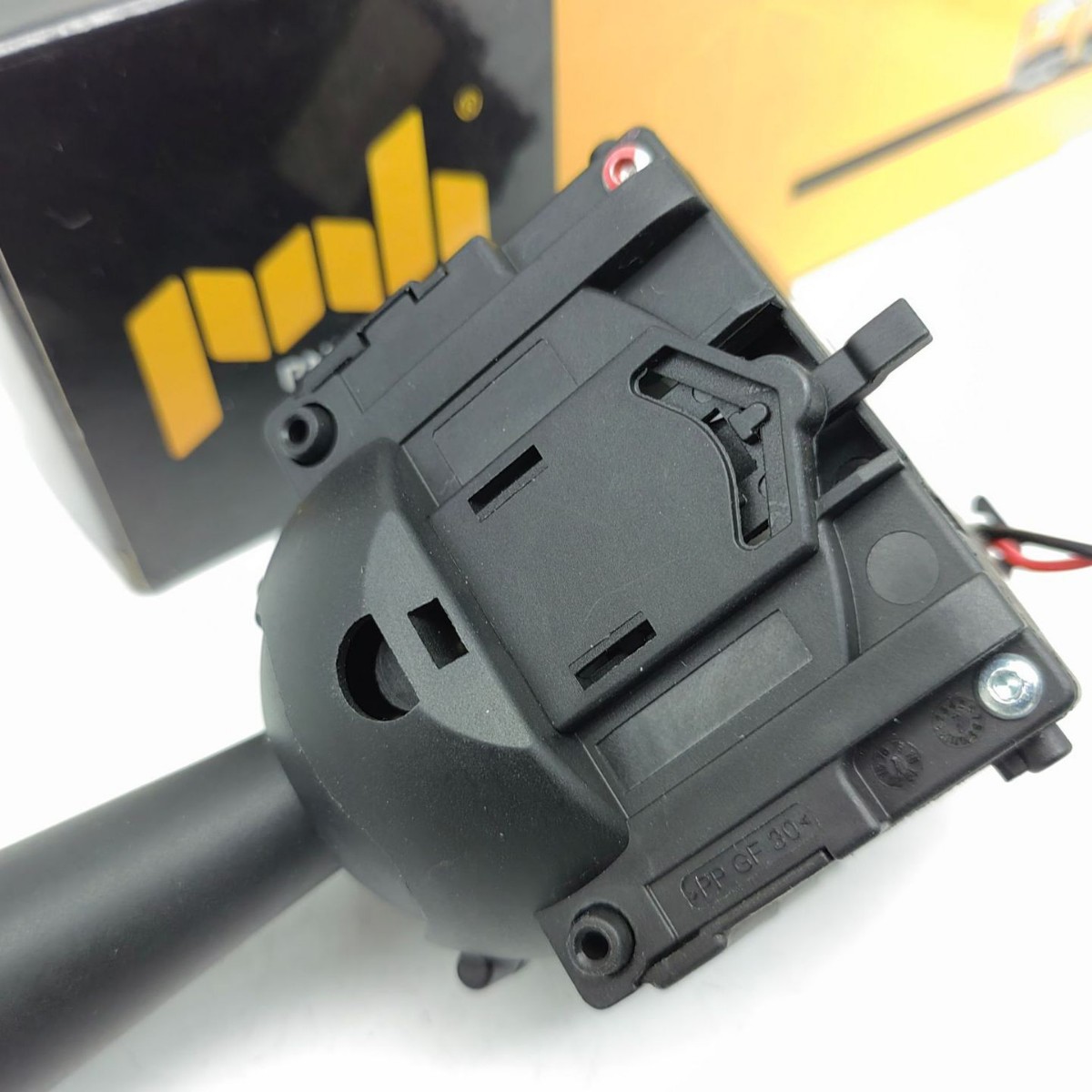 Compatible with Renault steering switch 251687 8201167981 000052066010 255401303R