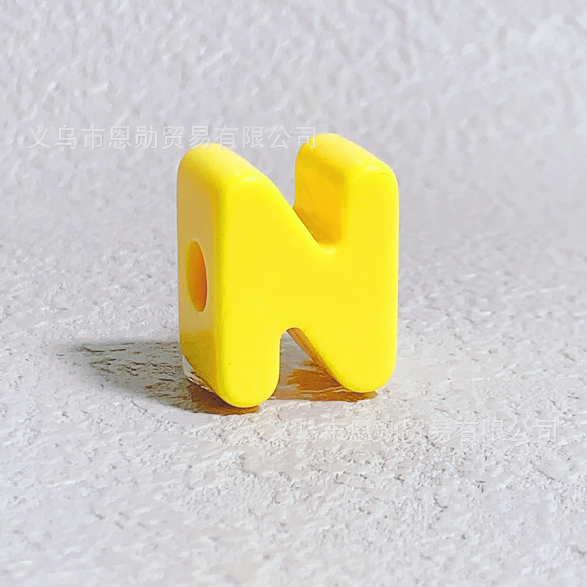 N (yellow)
