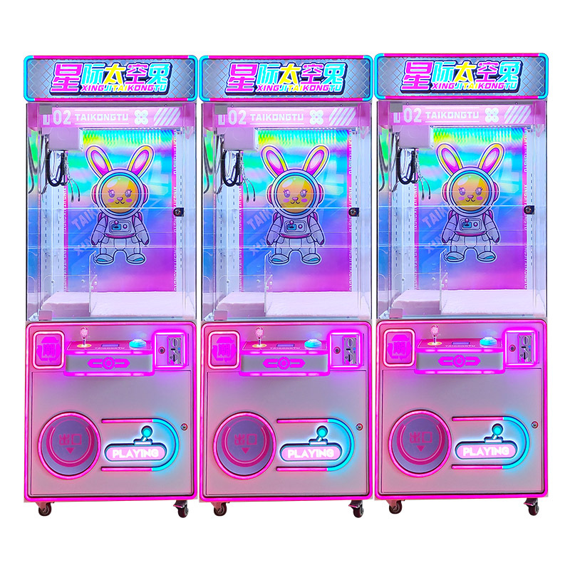 Agarrar muñecas comerciales transparentes red clip muñeca máquina de escaneo de código de monedas de cuatro personas mini boutique nuevo conejo espacial