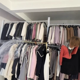 女式毛呢外套;女式针织衫;皮草