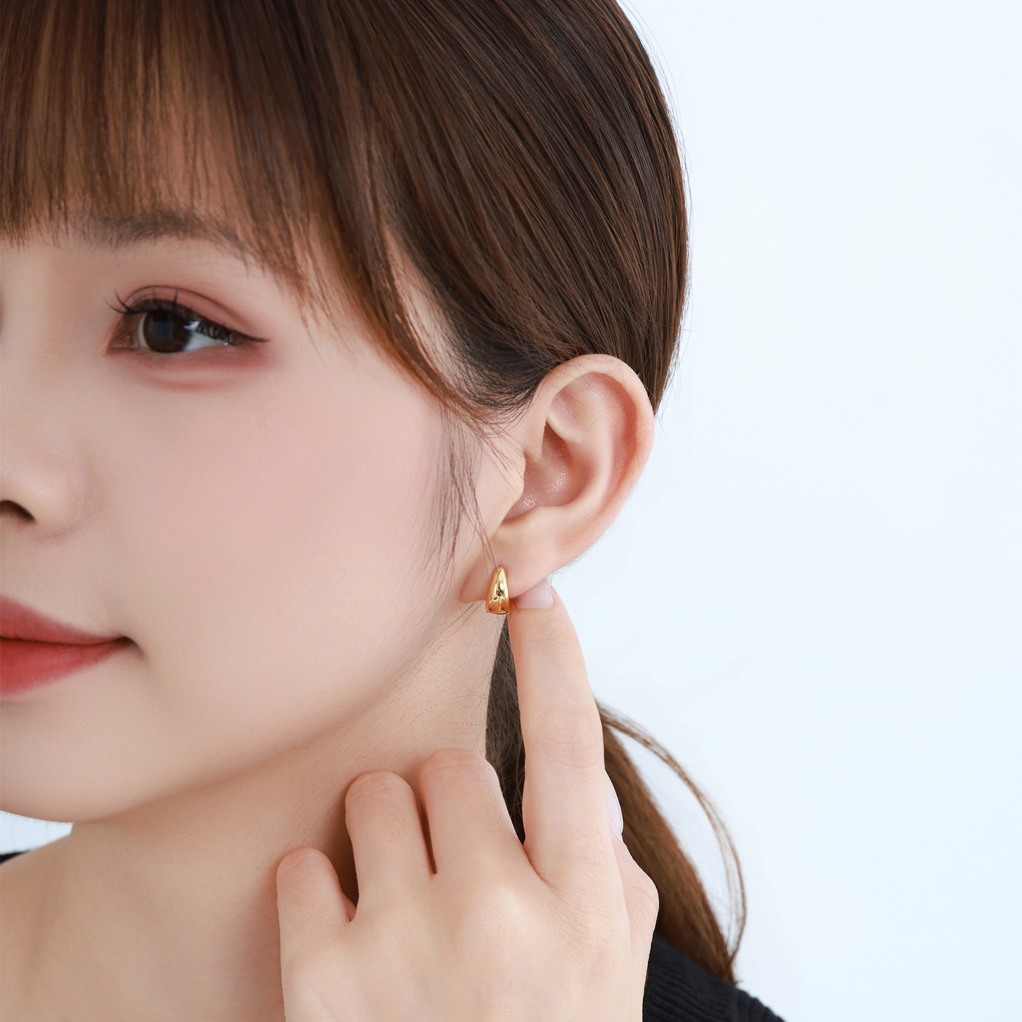 Xuping simple brillante círculo de geometría auricular aleación de cobre chapado 24k color europeo y americano transfronterizo ligero auriculares de lujo al por mayor mujeres