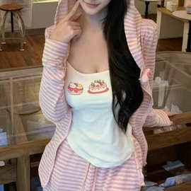 甜美可爱少女风粉色条纹连帽拉链外套吊带背心休闲阔腿长裤三件套