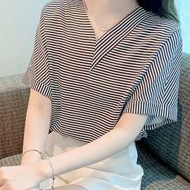 条纹v领雪纺衬衫女宽松遮肚小衫洋气时尚减龄t恤夏季新款短袖上衣