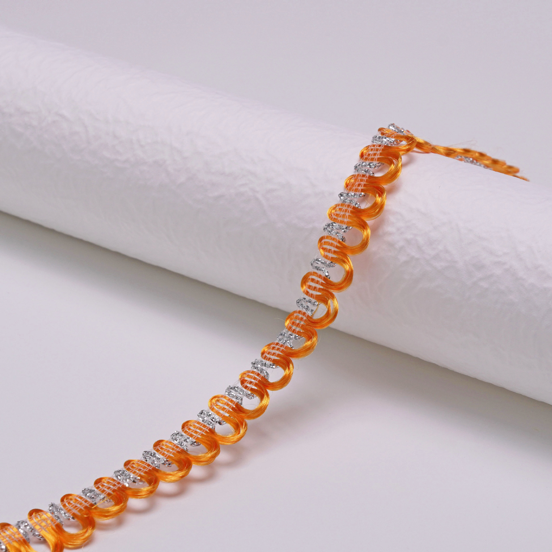 Suministro de stock directo de fábrica de 1cm de color dorado y plateado borde ondulado encaje ropa accesorios