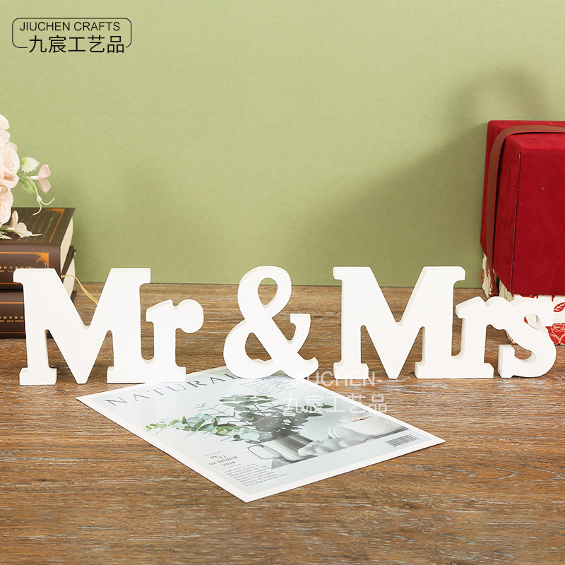 Wooden ornaments new creative English letters MR & MRS home party decorations wedding shooting props wholesale