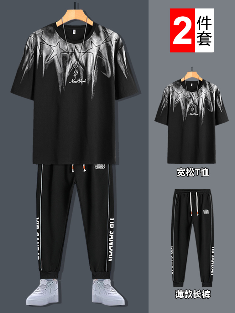 Conjunto de dos piezas de camiseta holgada y pantalones cortos a juego para hombre, estilo juvenil, moderno, deportivo e informal para verano.