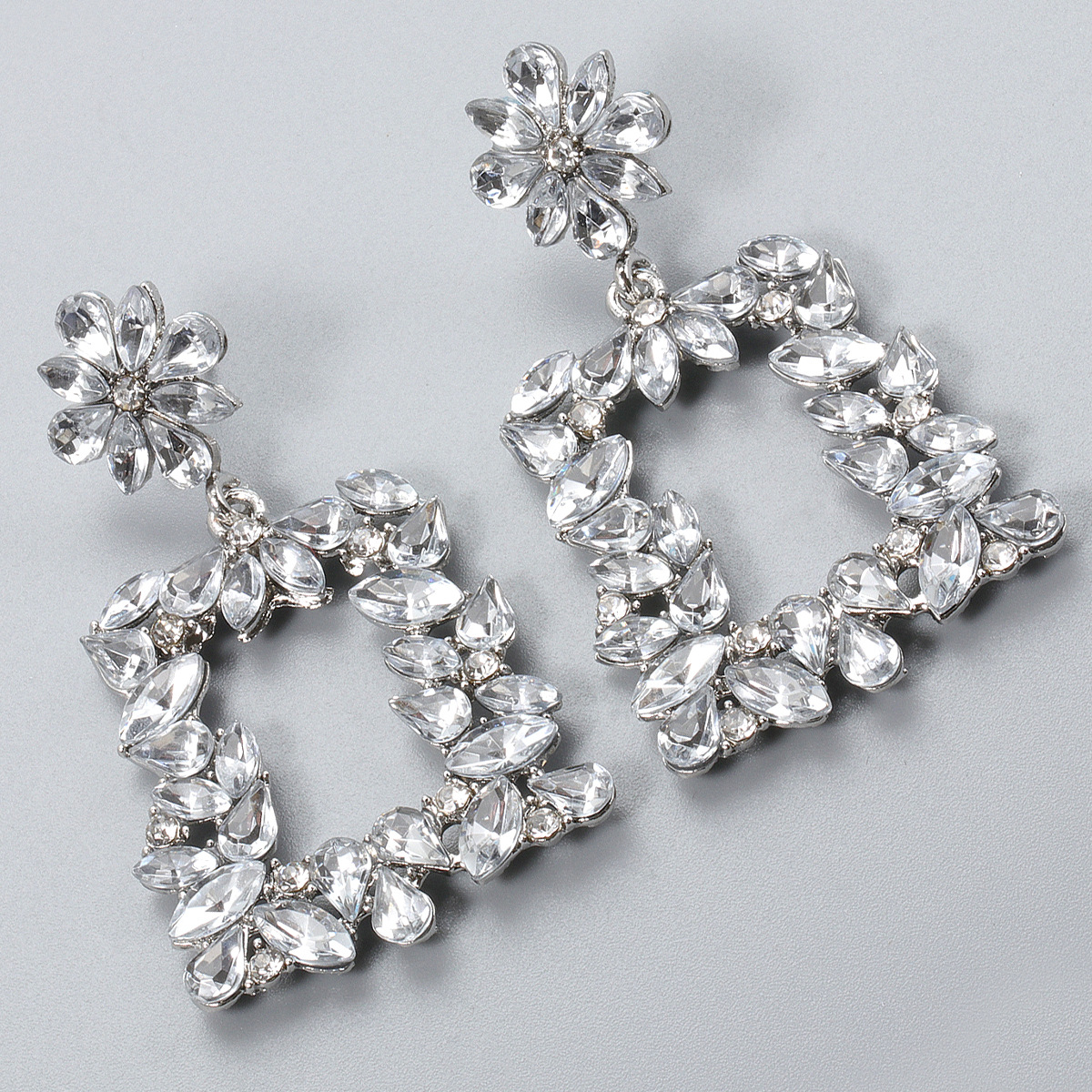 Boucles D&#39;oreilles Rétro En Alliage De Diamant En Gros display picture 10