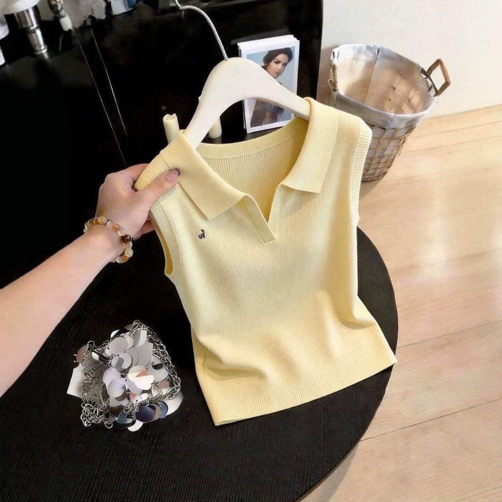 Áo croptop nữ cổ V thêu họa tiết, phom dáng ôm sát, không tay — màu vàng chi tiết 4