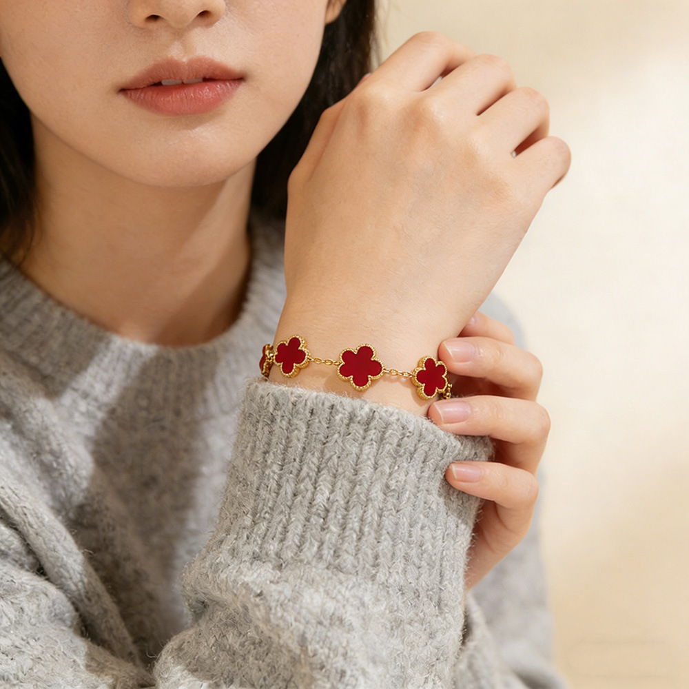 Sınır Ötesi Sıcak Satış 13MM Çift Taraflı Zincir Dört Yapraklı Yonca Beş Çiçekli Bileklik Moda Çok Yönlü Hafif Lüks İleri Seviye Altın Renkli Titanyum Çelik