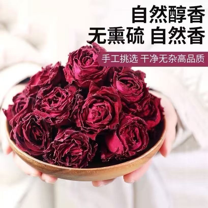 Yunnan Mo Hong Rose Bud Tea Dried Red Rose Flowers for Cold Brew 35g Can in use