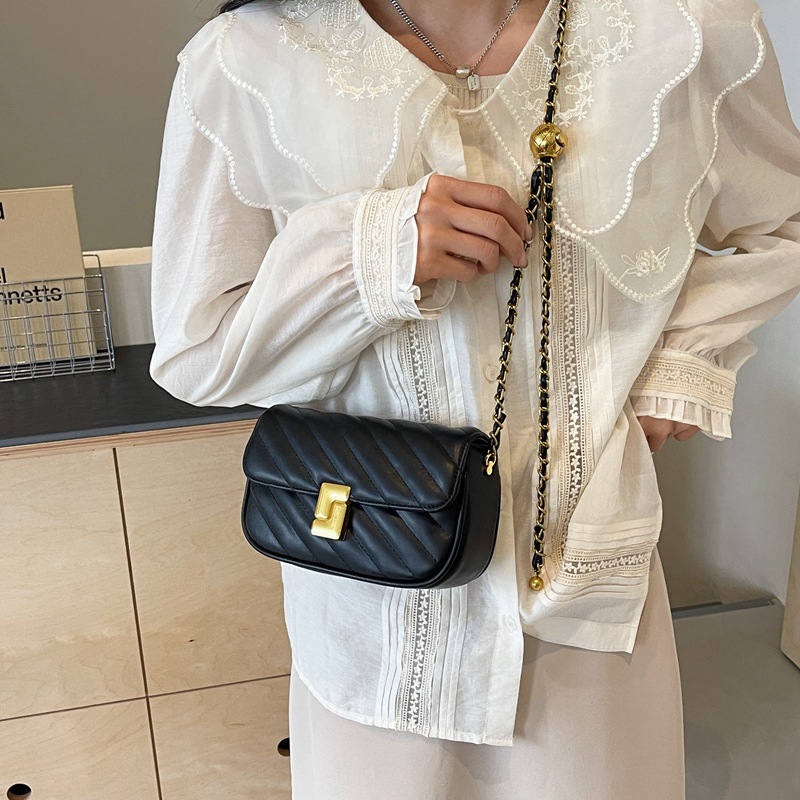 Borsa a tracolla piccola da donna, elegante e versatile, con catena di diamanti, modello 2025, di lusso, di nicchia e di alta gamma._voghion.com