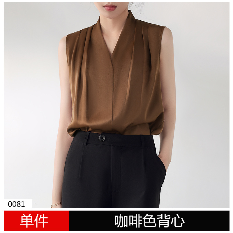 브라운 셔츠 (브이넥 플리츠 스타일)