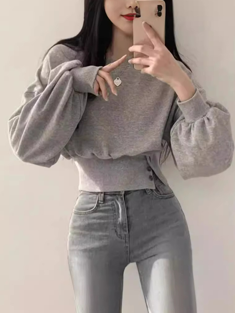 韓国のchi秋のデザイン感丸首はウエストを締めて痩せている長袖の短いプルオーバーの上着の女性です。