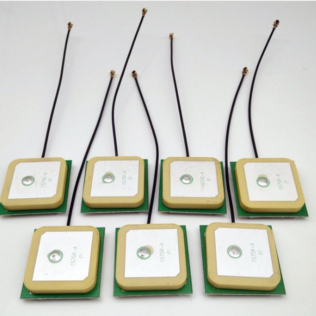 GPS/北斗陶瓷天线，可以按客户要求来调试样品及交货！