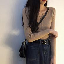 秋装新款排扣V领长袖针织打底衫女2025内搭洋气修身显瘦上衣服潮